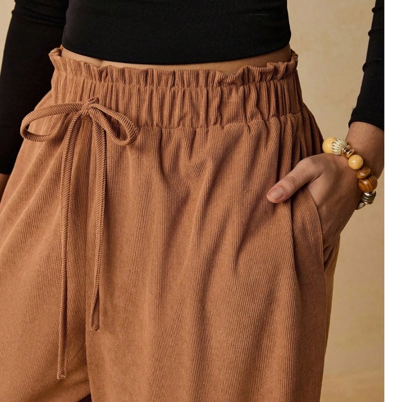 Plus Brown Stretchy Waist Pockets Cropped Pants - Picture 4 of 5
